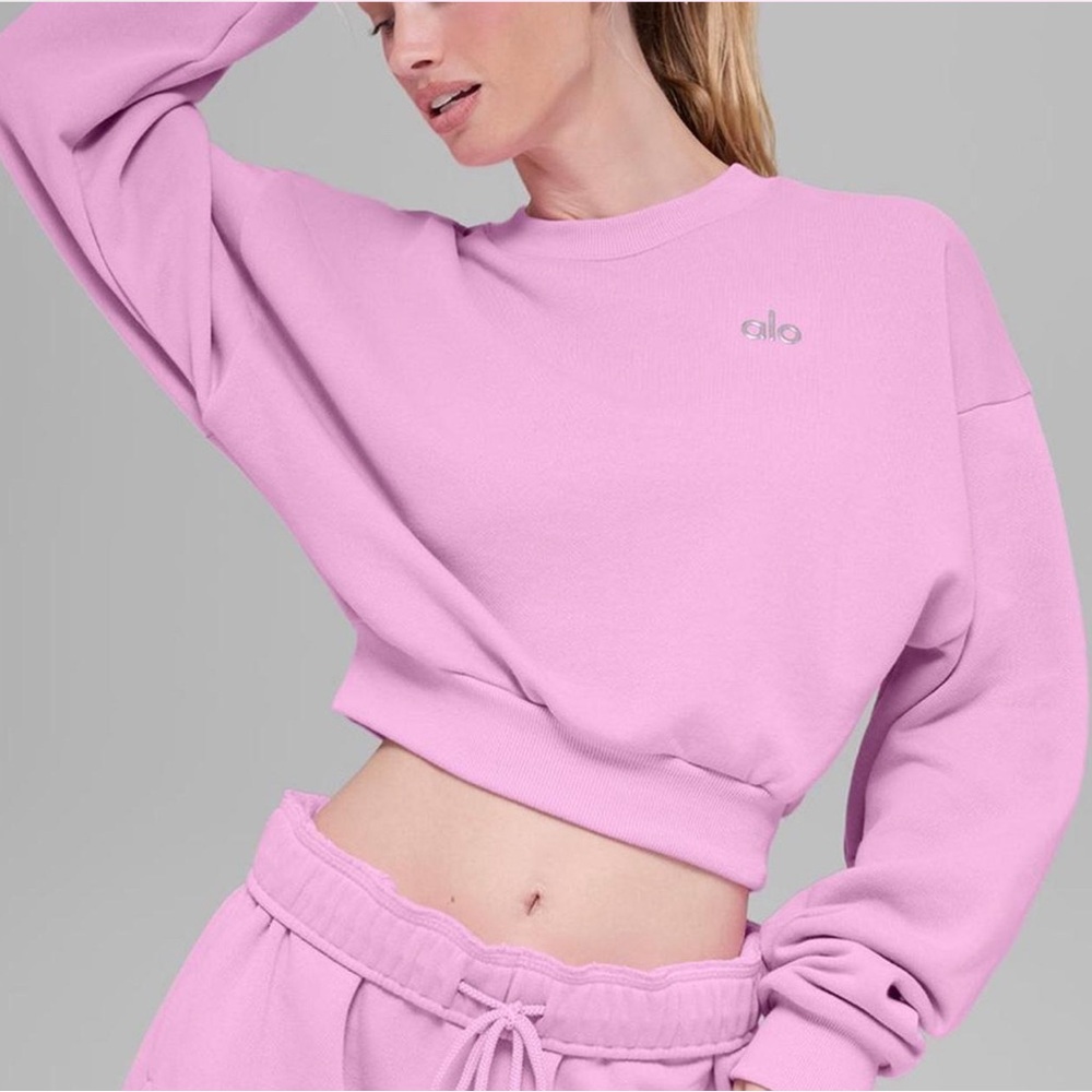 ALO Yoga Women's Light Pink Cropped Sweatshirt